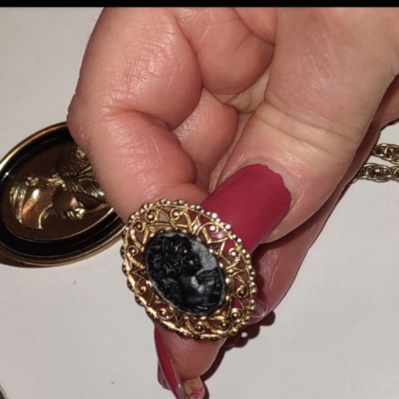 Victorian Black Faced Cameo Pendant + FREE Ring - Picture 3 of 17